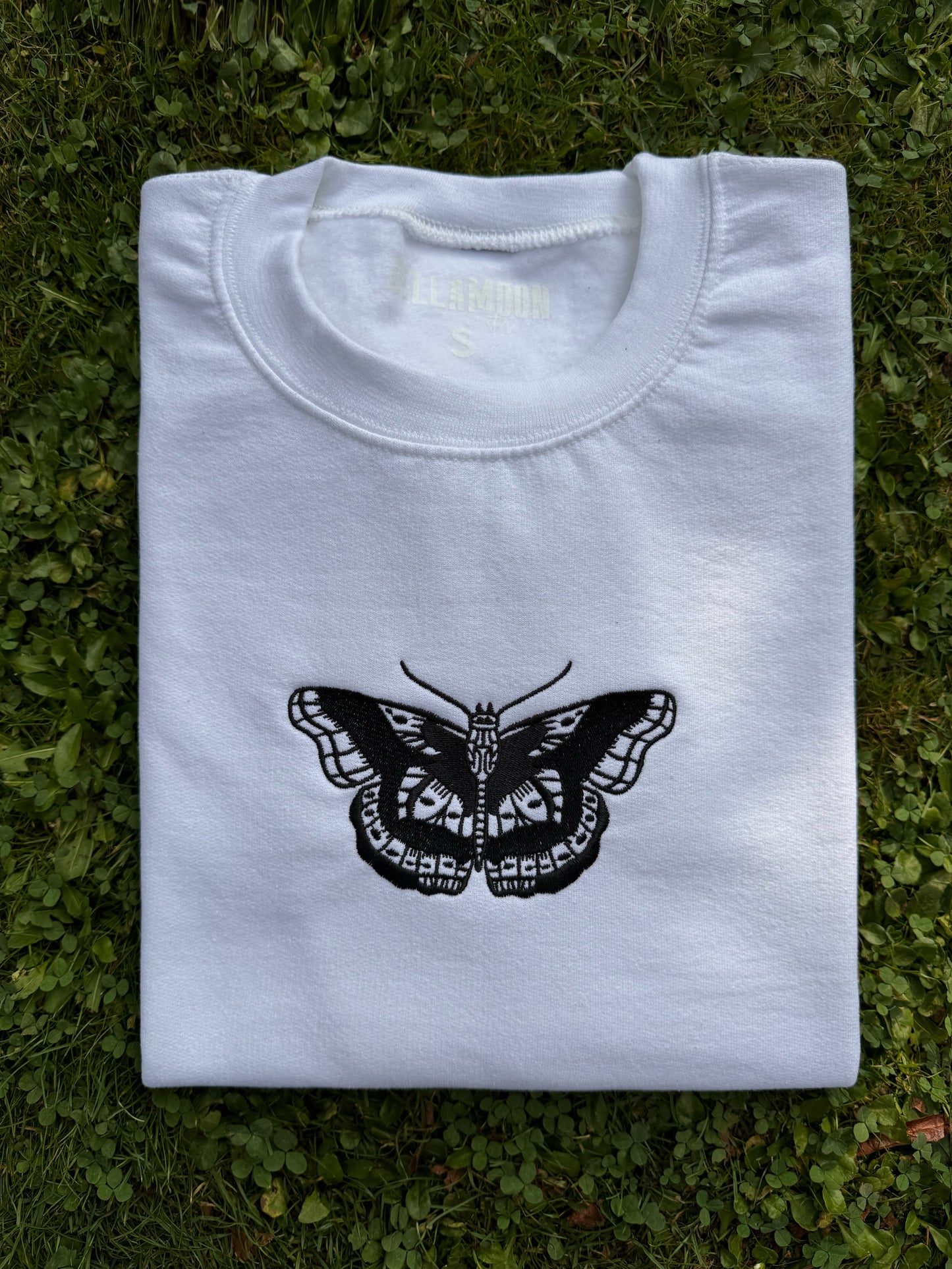 Butterfly White Crewneck / T-Shirt
